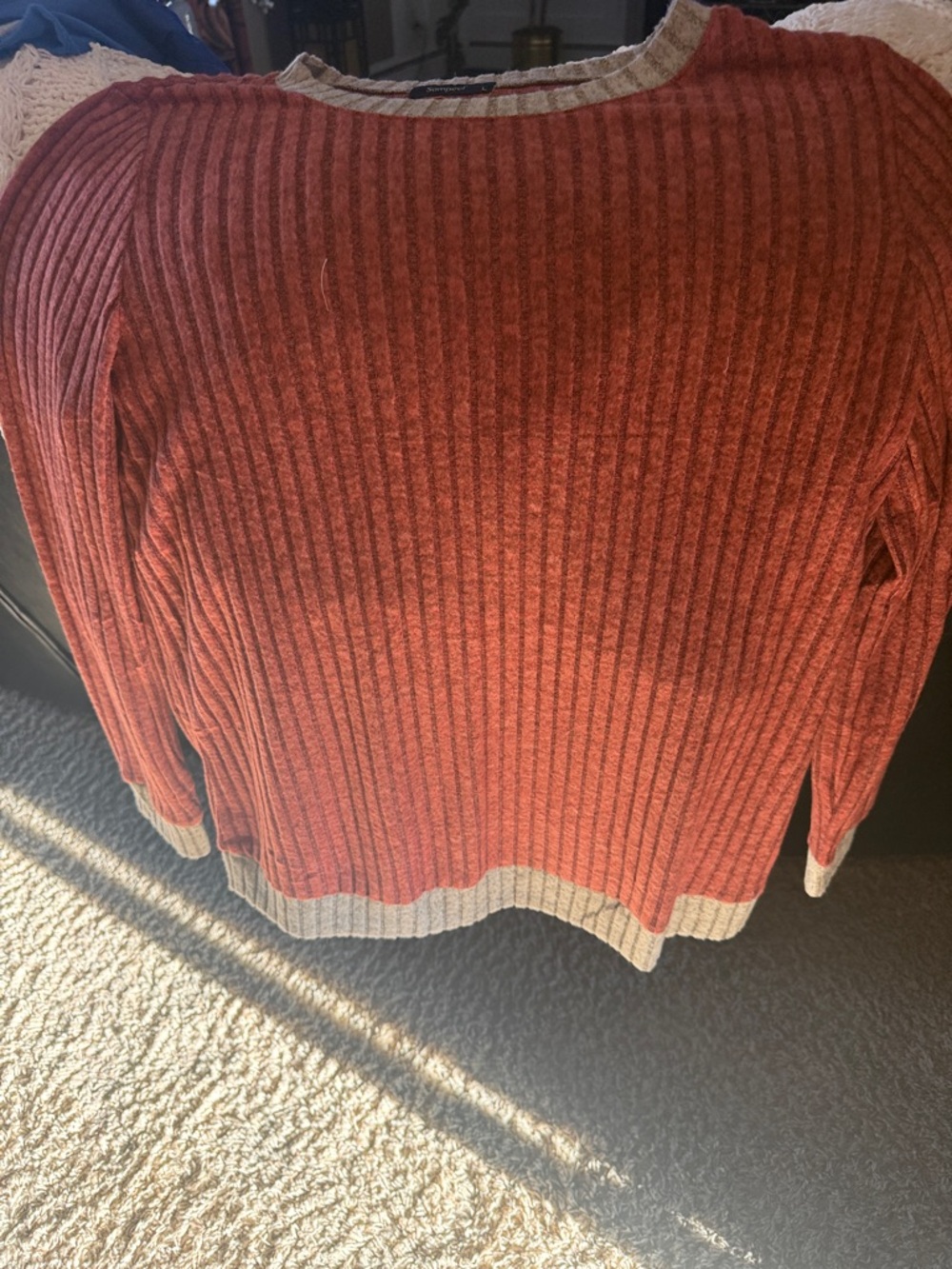 Cozy Ribbed Contrast-Hem Sweater - Rust